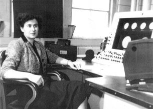 Beatrice Worsley at the console of Ferut